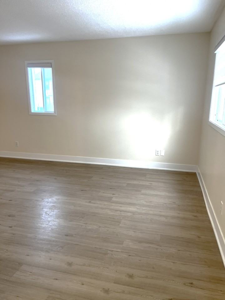 16 Wellington St W - Photo 7 of 11