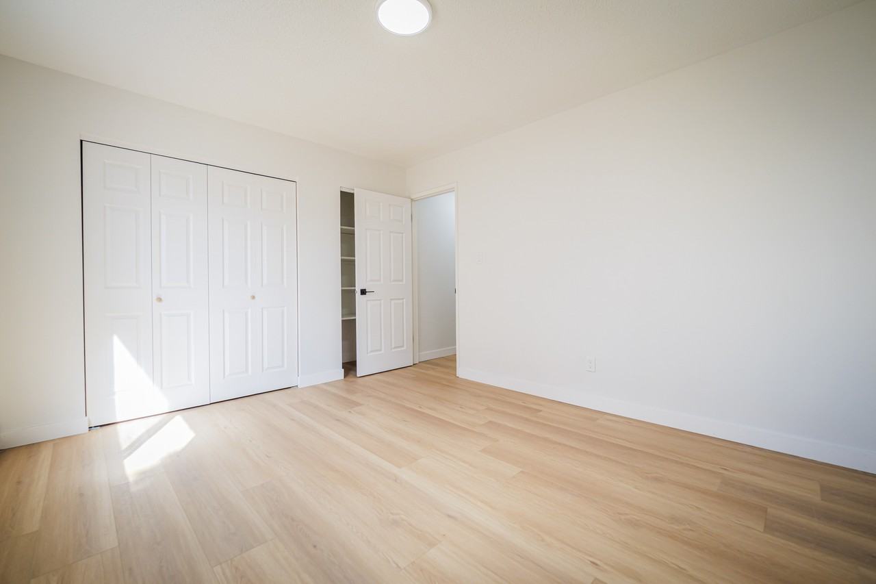 Block Five Manor - Photo 6 of 34