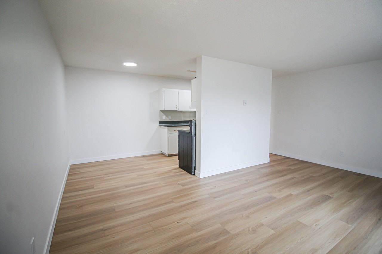 Kings Court - 10625 109th - Photo 3 of 15