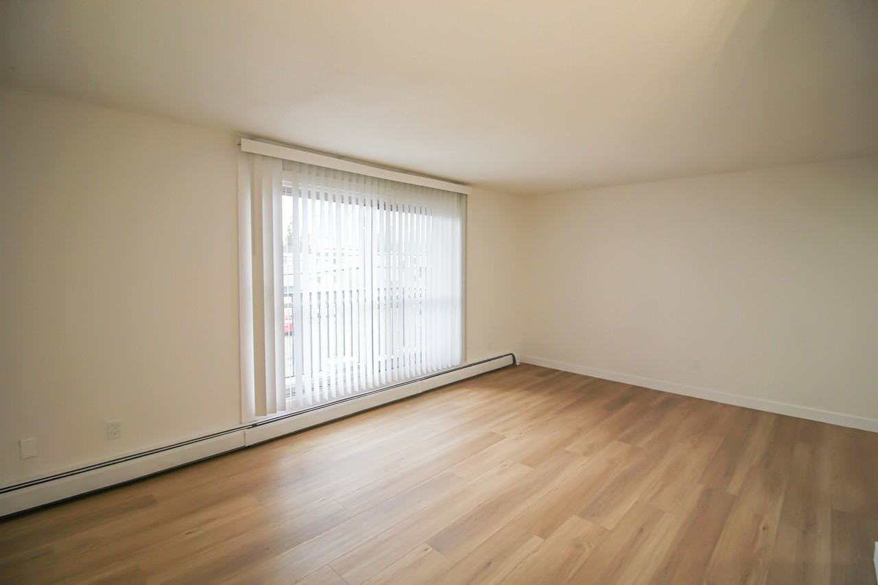 Kings Court - 10625 109th - Photo 5 of 15