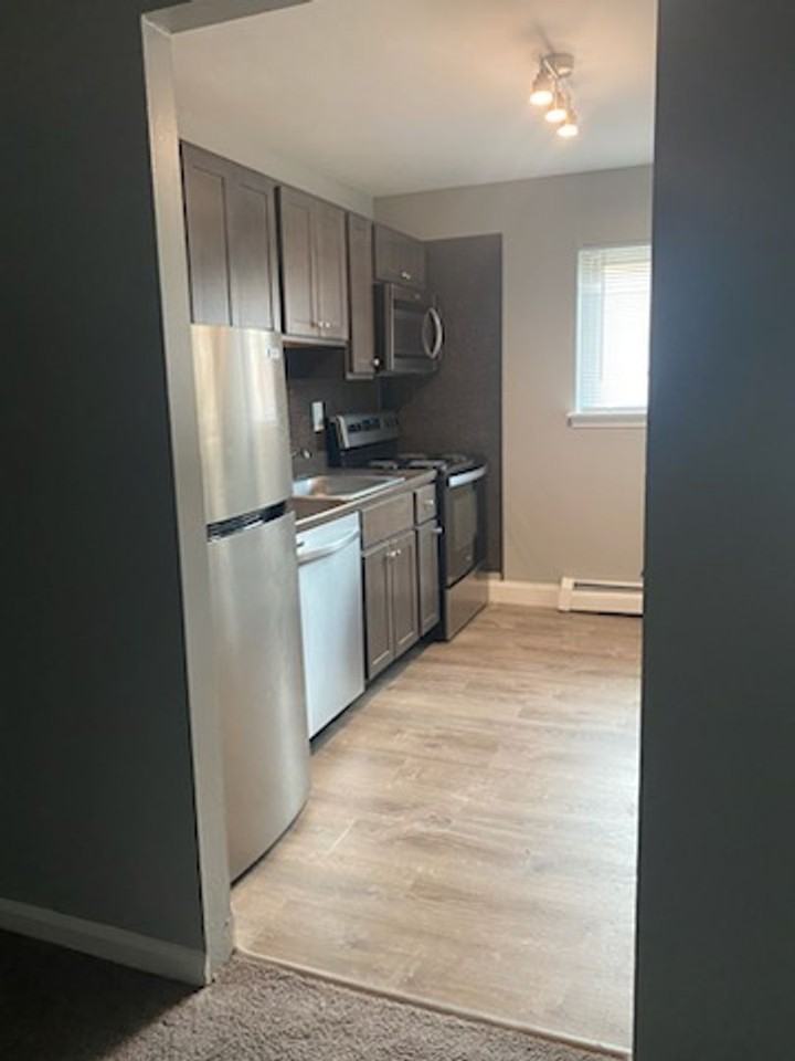 HOLLY GARDEN APARTMENTS - Photo 4 of 14