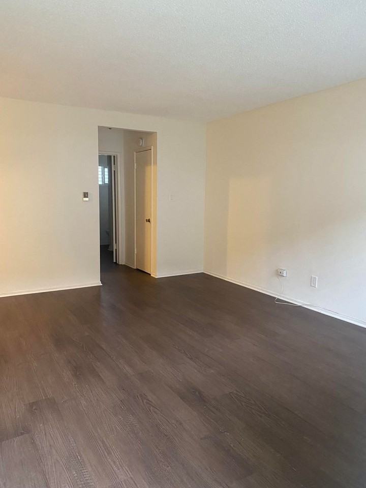 25924 - Photo 4 of 31