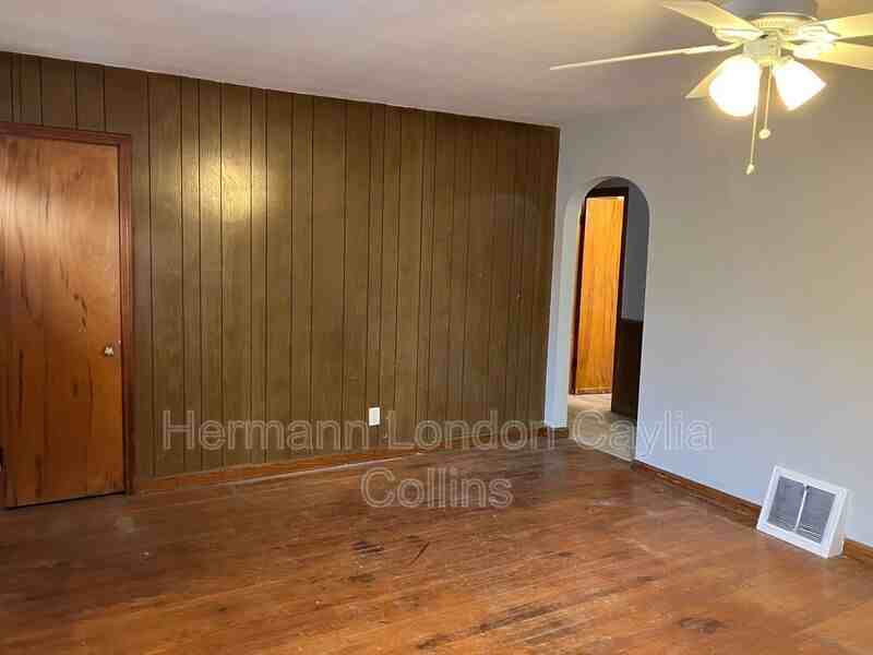 360 S Harvey Ave - Photo 3 of 14