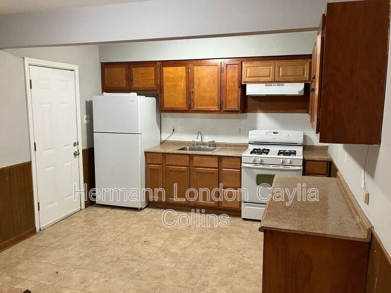 360 S Harvey Ave - Photo 4 of 14