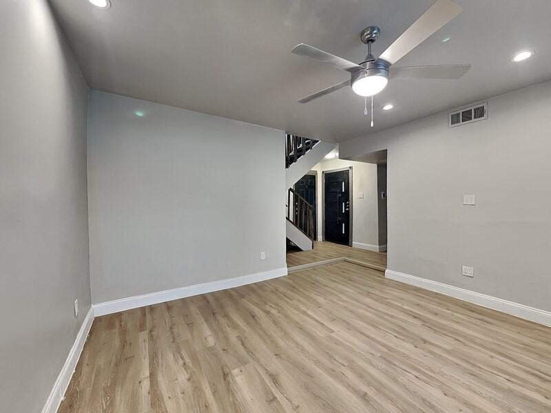 2986 Buttonwood Dr - Photo 3 of 35