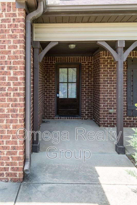 1024 Garnet Dr - Photo 4 of 38