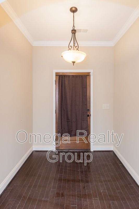 1024 Garnet Dr - Photo 5 of 38