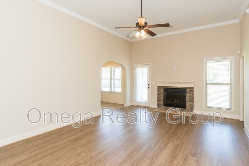 1024 Garnet Dr - Photo 6 of 38