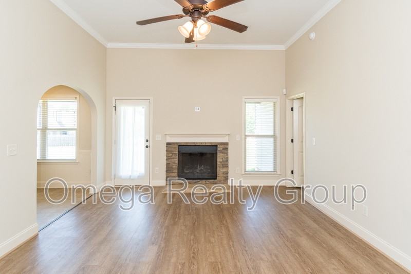 1024 Garnet Dr - Photo 7 of 38