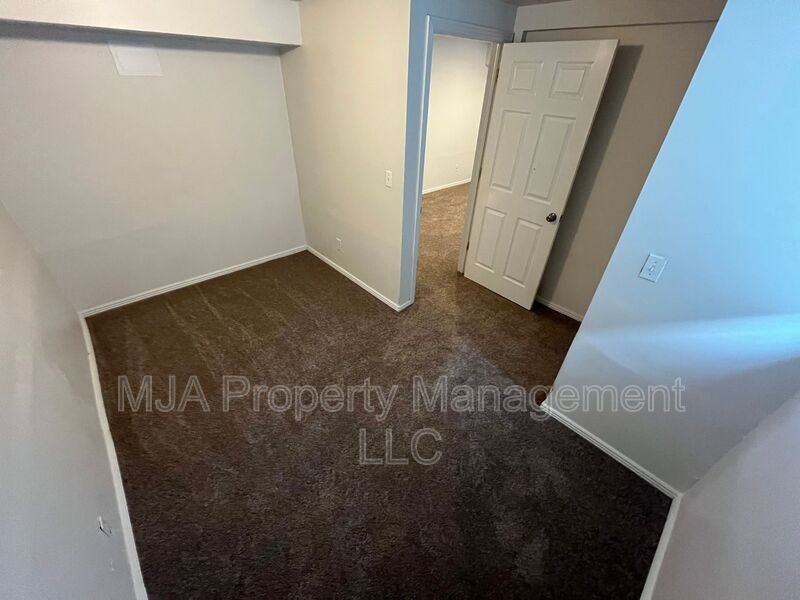 6046 Southwest - Photo 7 of 12