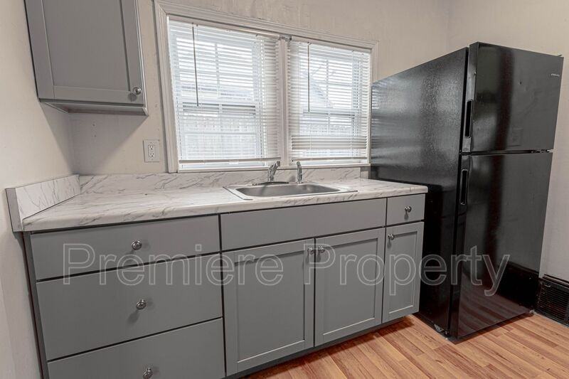 205 S Willis Ave - Photo 4 of 11