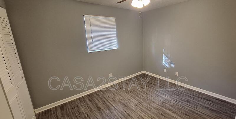 341 Redmar Blvd #4 - Photo 5 of 7