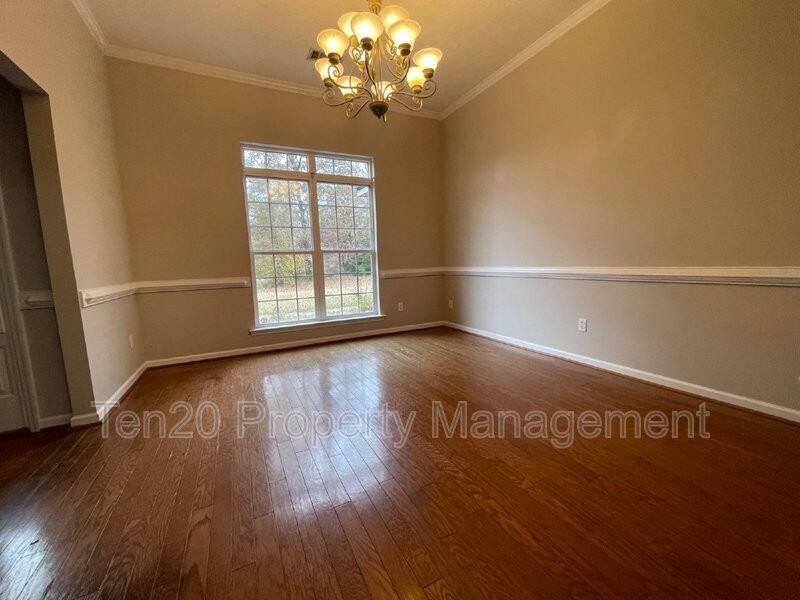 177 Richardson Rd - Photo 4 of 10