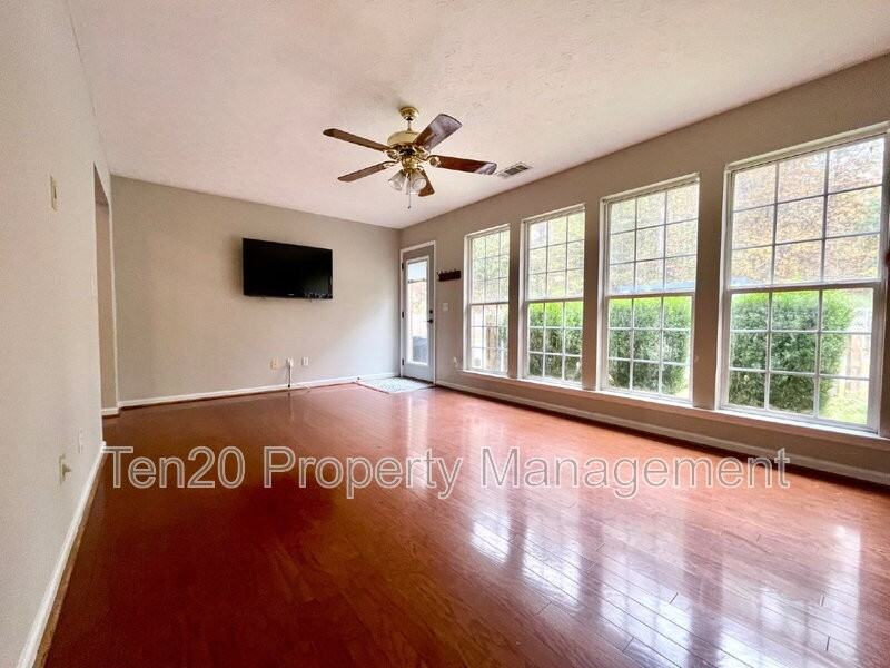 177 Richardson Rd - Photo 6 of 10