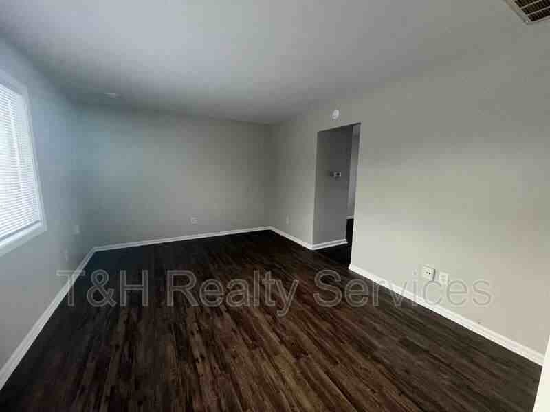 10202 Catalina Dr - Photo 5 of 16