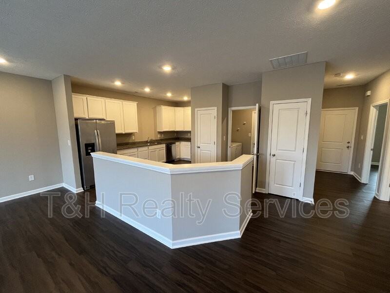 5642 Brownstone Dr - Photo 6 of 19