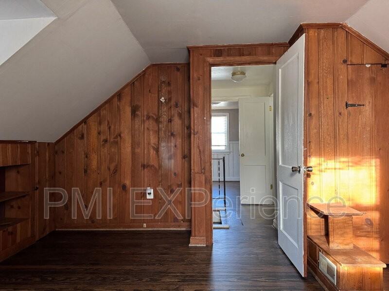 2204 Ramblewood Dr - Photo 6 of 40