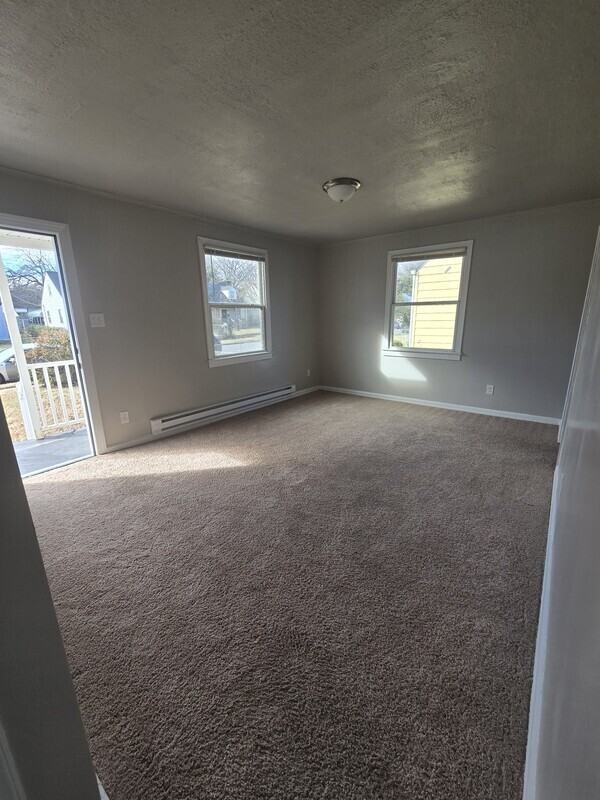 1112 E 16th St - Photo 4 of 17