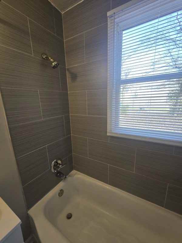 1112 E 16th St - Photo 7 of 17