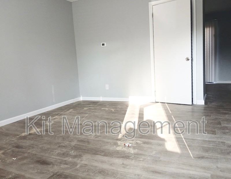 5517 Douglas Rd #9 - Photo 3 of 8