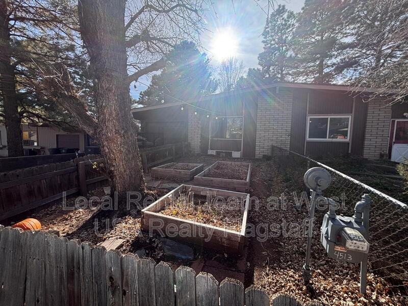 4513 E Hollygreen Rd - Photo 2 of 21