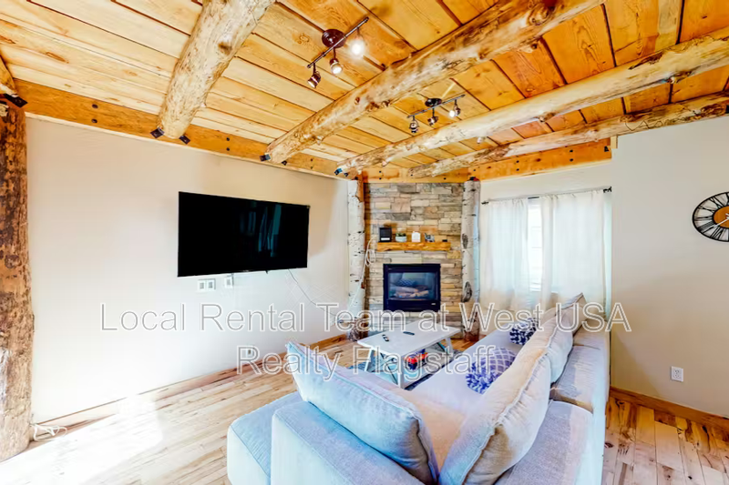 1105 W Overland Pass Dr - Photo 2 of 32