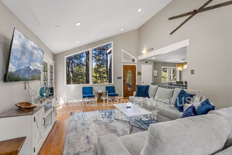 1720 N Doral Way - Photo 3 of 28