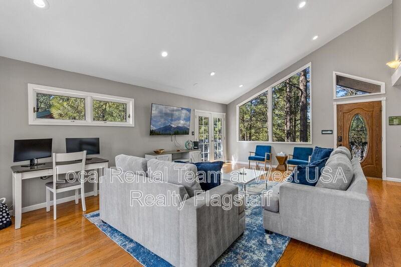 1720 N Doral Way - Photo 4 of 28