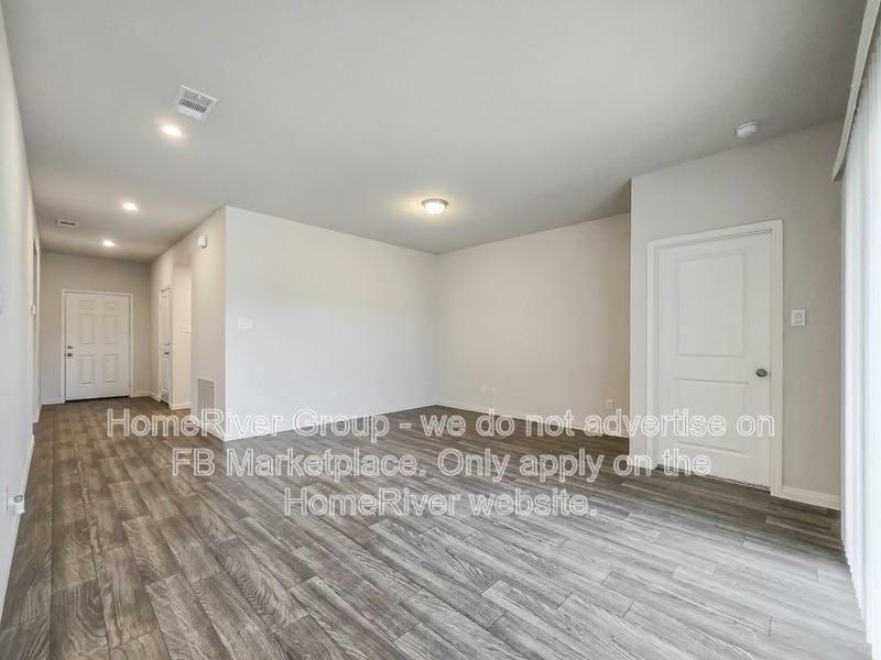 537 Jameson St - Photo 3 of 24