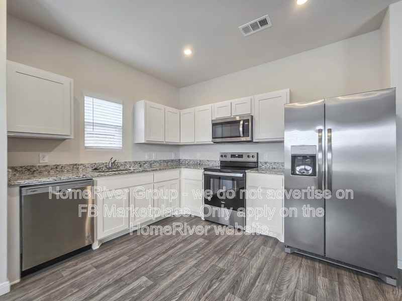 537 Jameson St - Photo 5 of 24