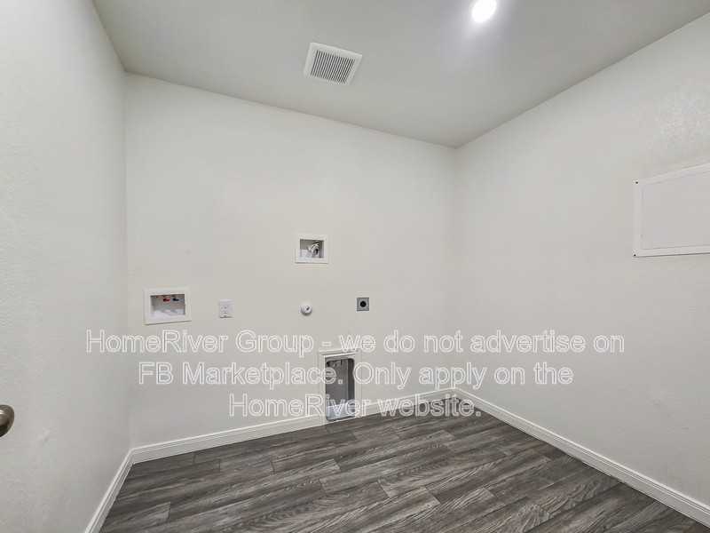 537 Jameson St - Photo 6 of 24