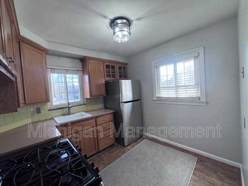 2714 Glenview Ave - Photo 4 of 18