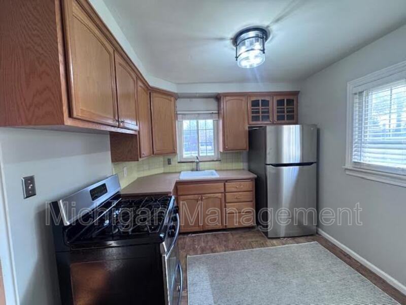 2714 Glenview Ave - Photo 5 of 18