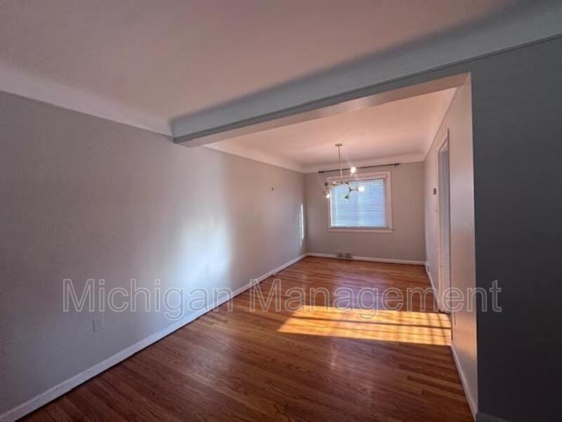 2714 Glenview Ave - Photo 6 of 18