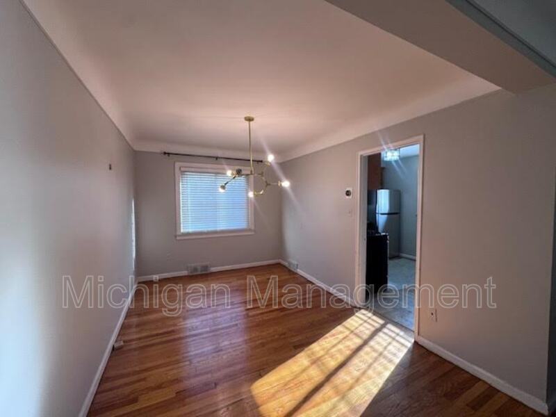 2714 Glenview Ave - Photo 7 of 18