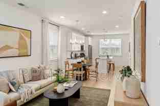 722 N Dupont Ave - Photo 1 of 1