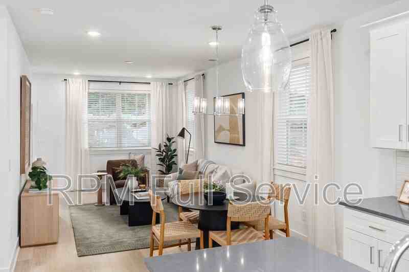 722 N Dupont Ave - Photo 5 of 23