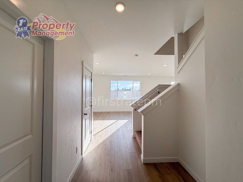 415 W Lyra St - Photo 3 of 49