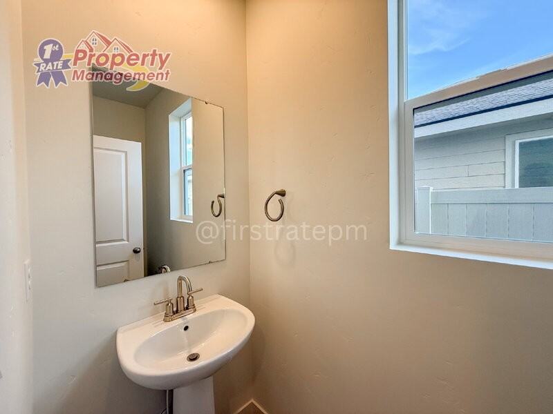 415 W Lyra St - Photo 6 of 49