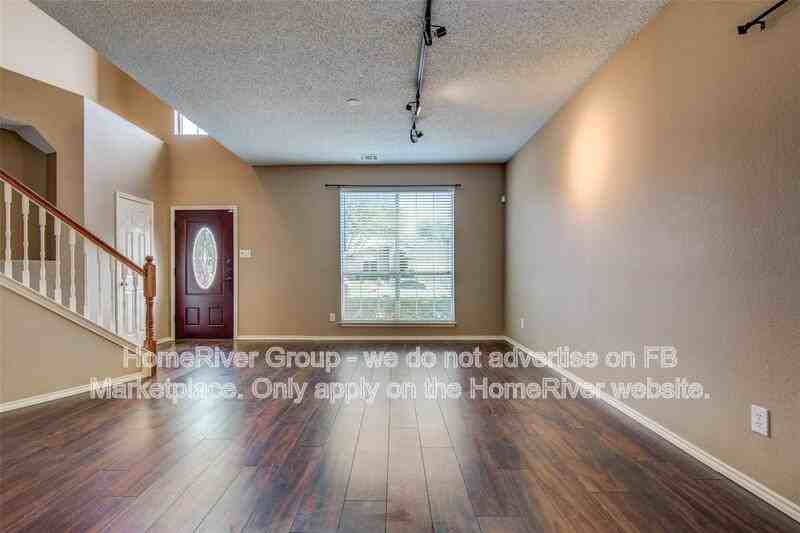1809 Newton Dr - Photo 3 of 18