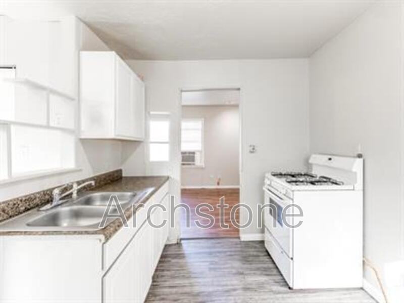 1004 Sandra Dr - Photo 2 of 33