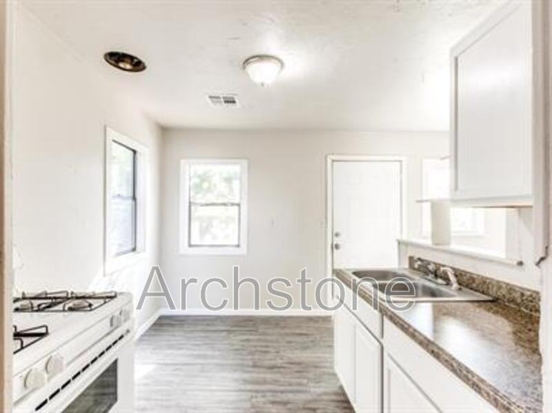 1004 Sandra Dr - Photo 3 of 33