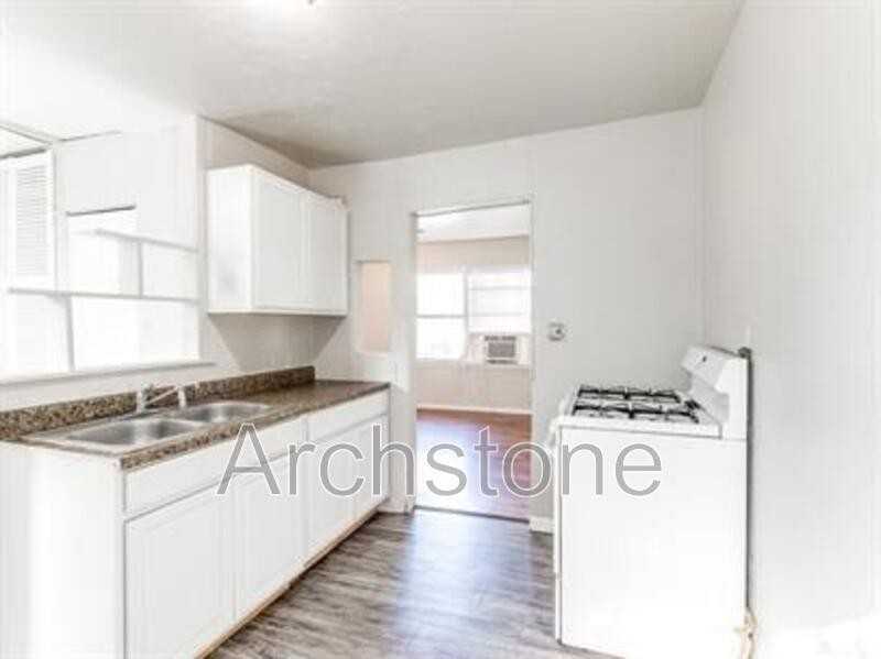 1004 Sandra Dr - Photo 5 of 33