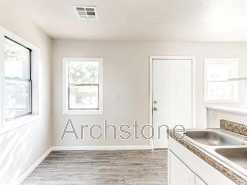 1004 Sandra Dr - Photo 7 of 33