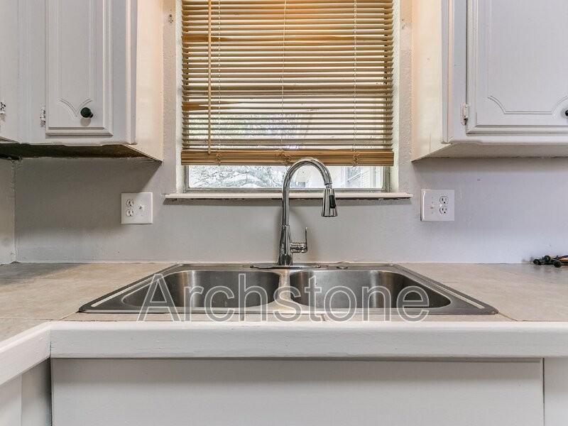 8814 Ne 13th St - Photo 7 of 50