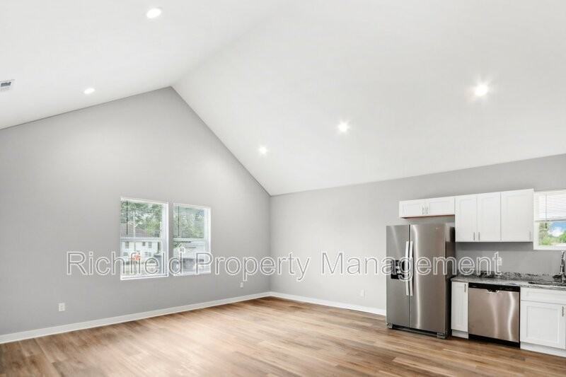 2015 E Maryland St - Photo 7 of 39