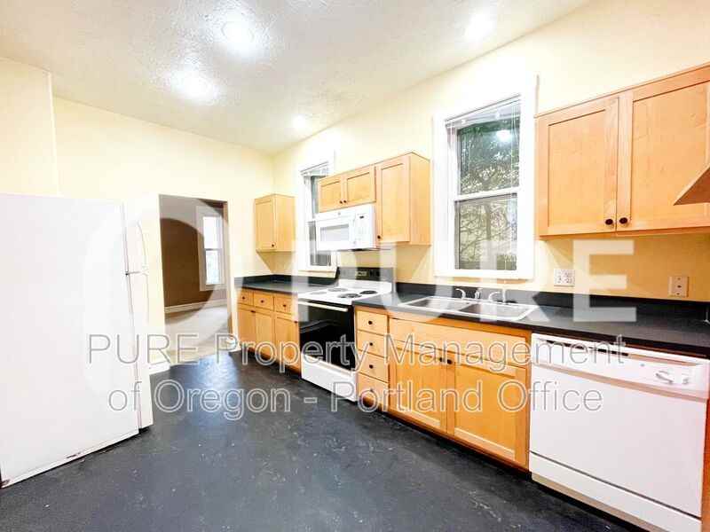 133 Ne Graham St - Photo 3 of 24