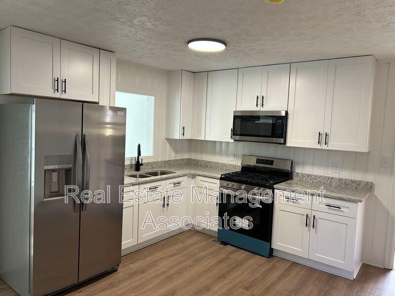 216 Hillandale Dr - Photo 2 of 10