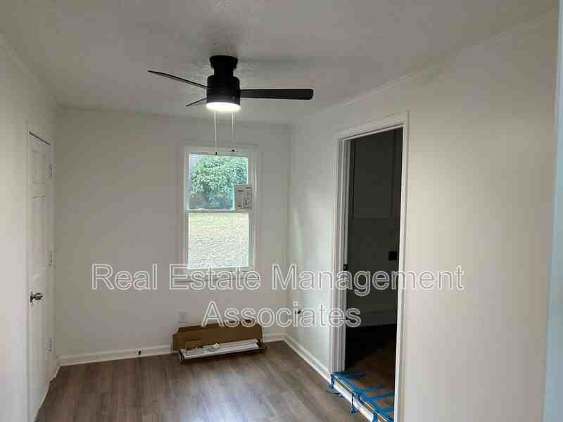 216 Hillandale Dr - Photo 4 of 10