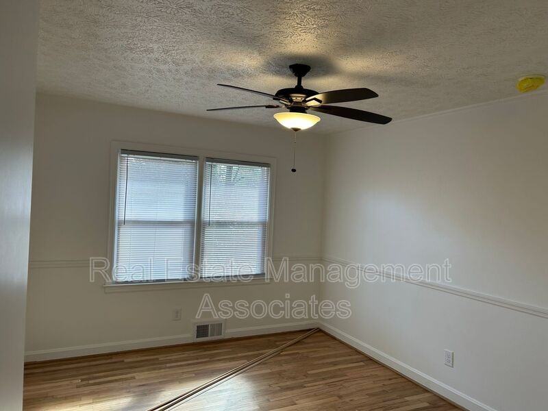 216 Hillandale Dr - Photo 6 of 10